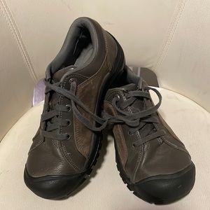 Keen Woman shoes size 7.5